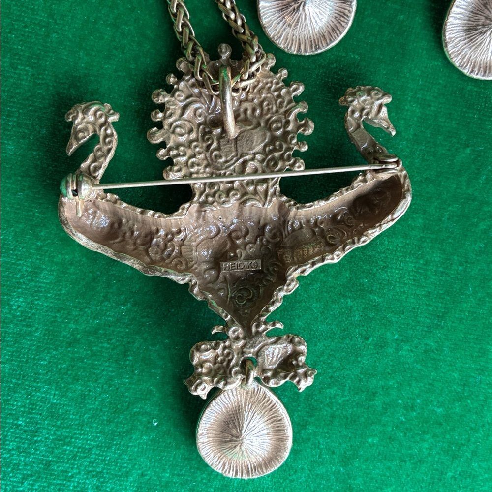 NEW Art Noveau Juno & peacocks signed HEIDIK9 set of necklace/earrings goldtone - Picture 4 of 16